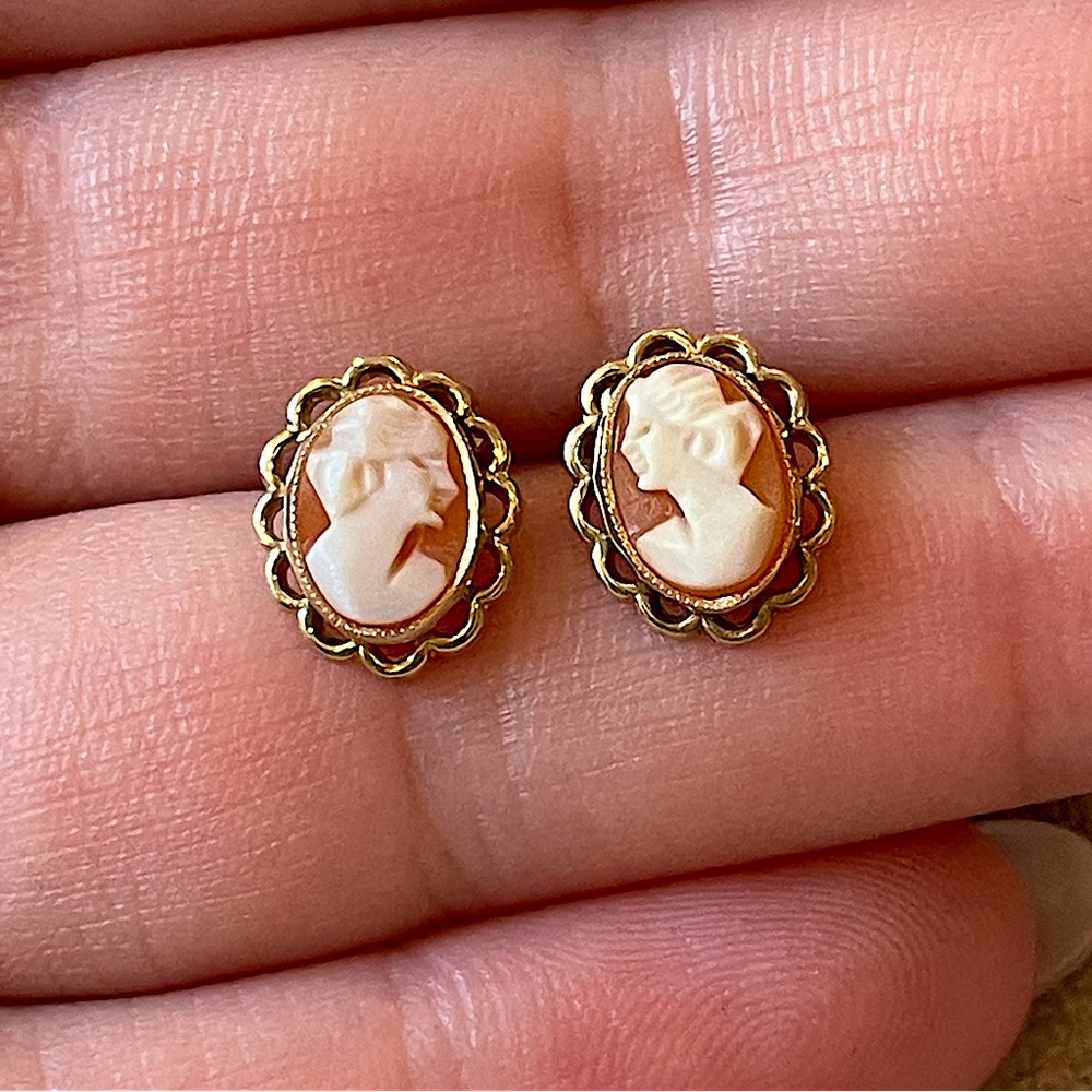 Antique🧡14K🧡Gold Mini Cameo Stud Earrings